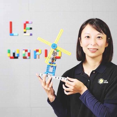 LE WORLD teacher2
